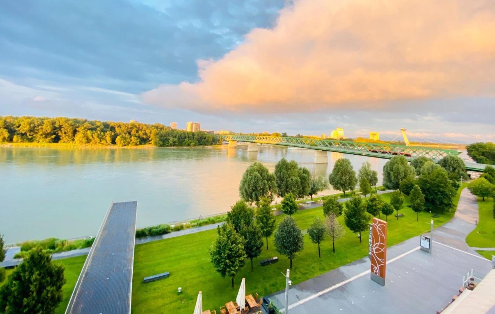 No1 Dream View Apartment Братислава Екстериор снимка